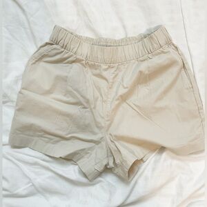 Uniqlo cream cotton easy shorts